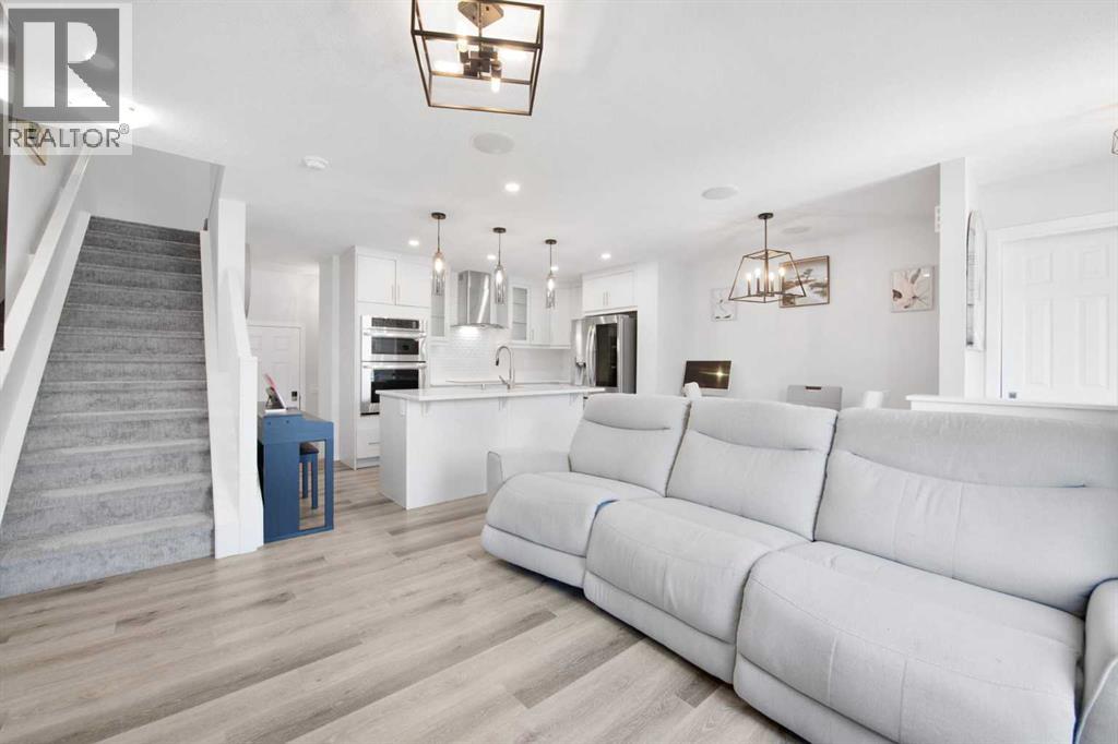 Single Family House for Sale in  Sheriff King Street SW Yorkville Calgary 