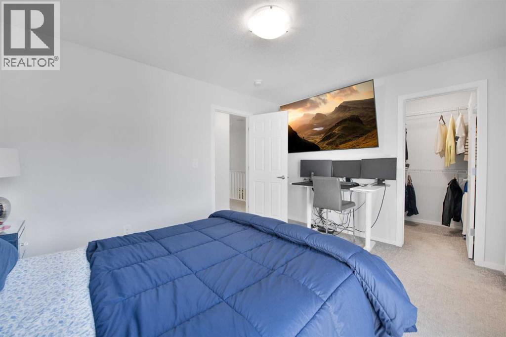 Single Family House for Sale in  Sheriff King Street SW Yorkville Calgary 