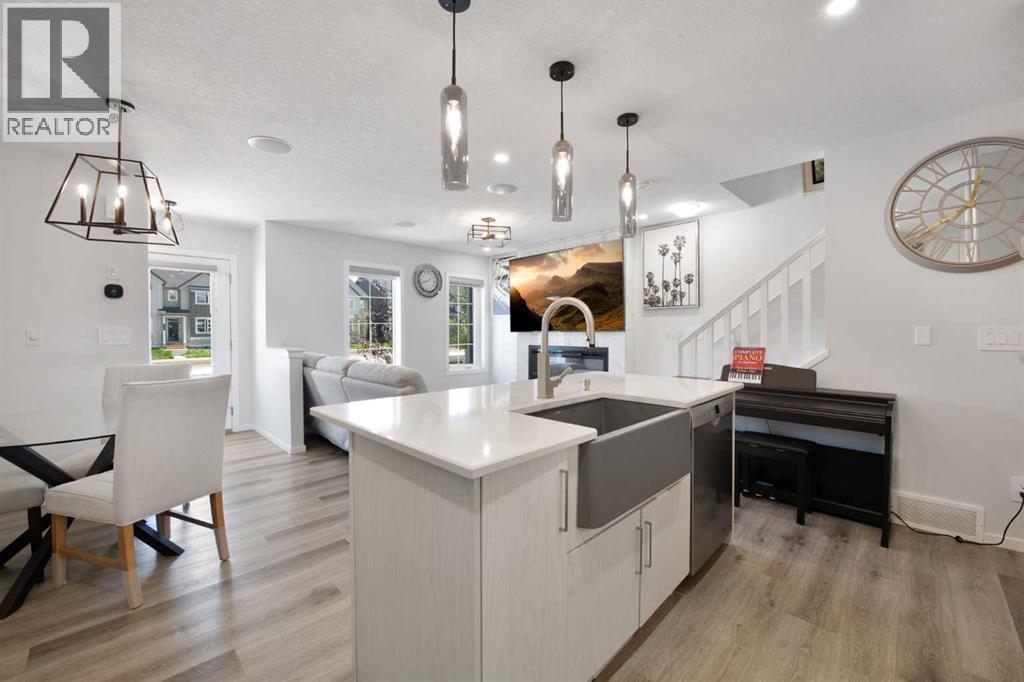 Single Family House for Sale in  Sheriff King Street SW Yorkville Calgary 