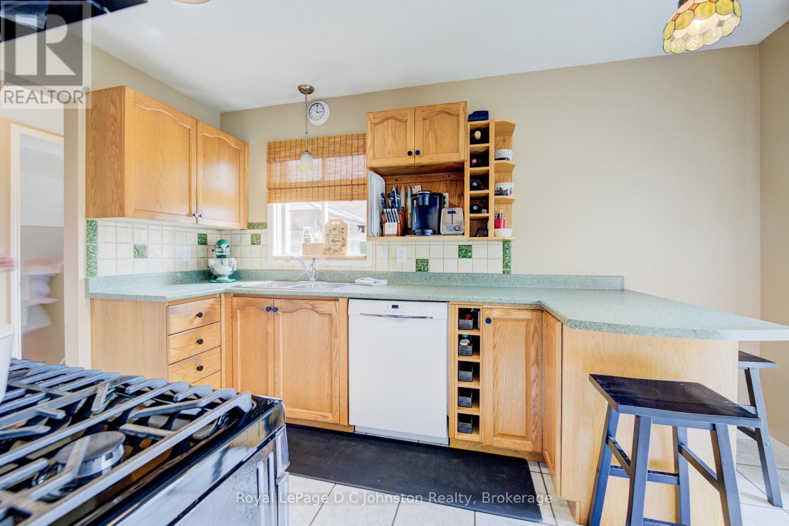 Photo 12 of 254 Scott Road, Cambridge ON
