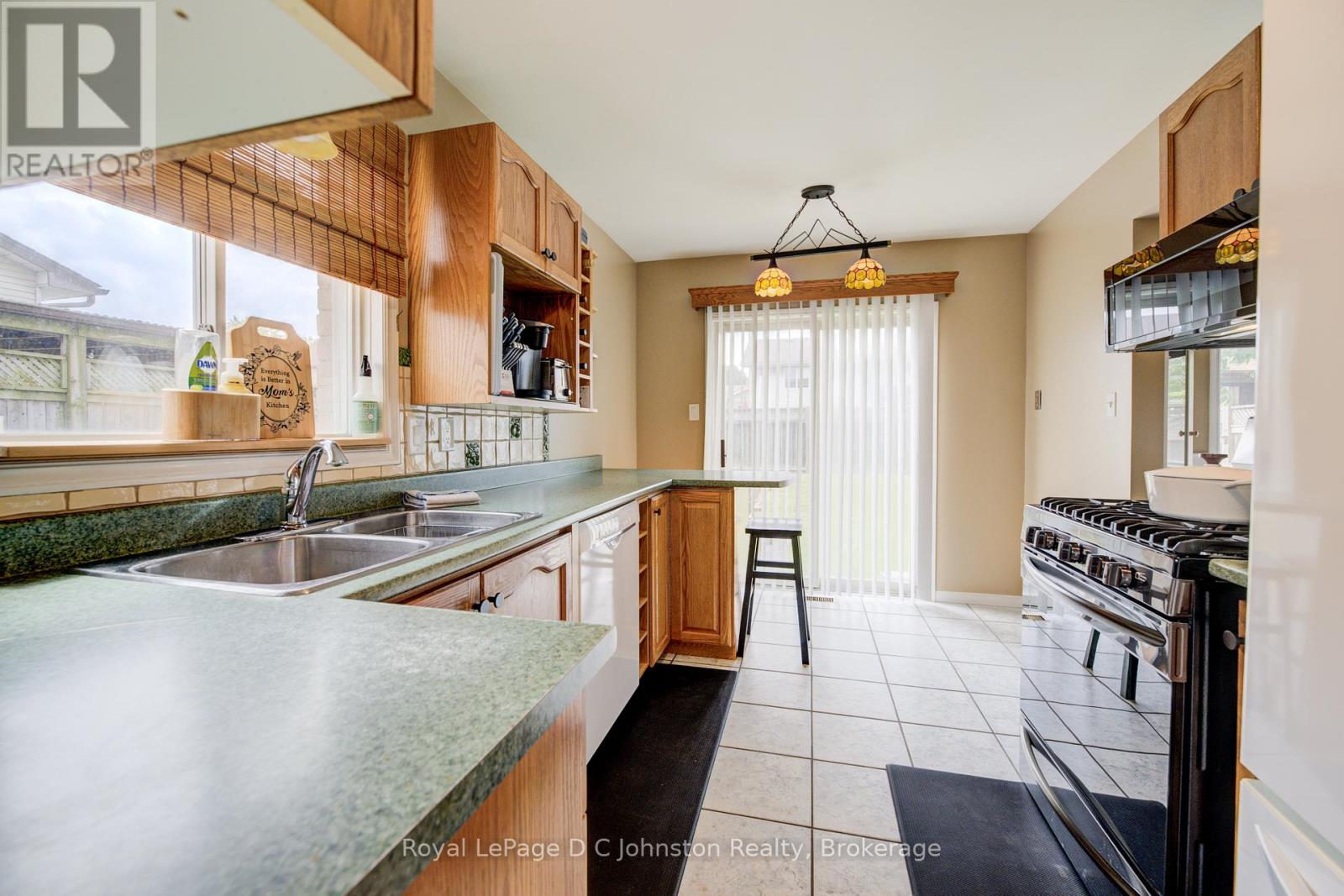 Photo 5 of 254 Scott Road, Cambridge ON