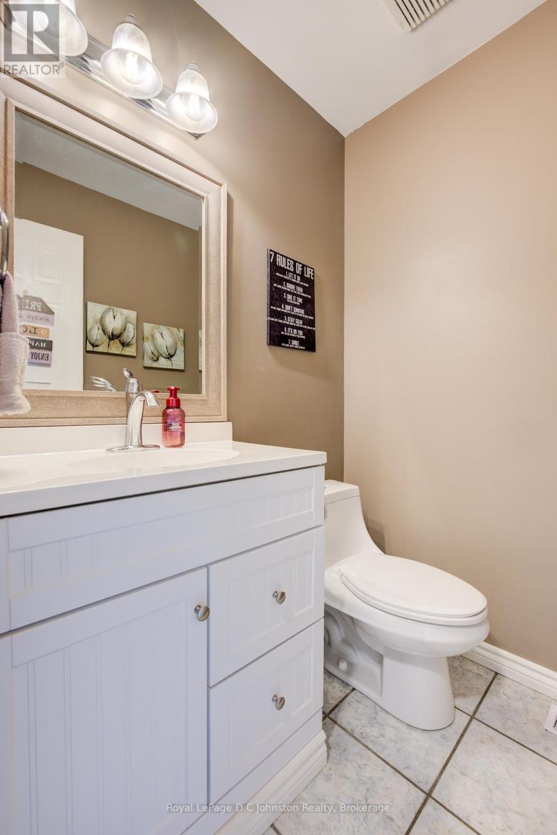 Photo 15 of 254 Scott Road, Cambridge ON