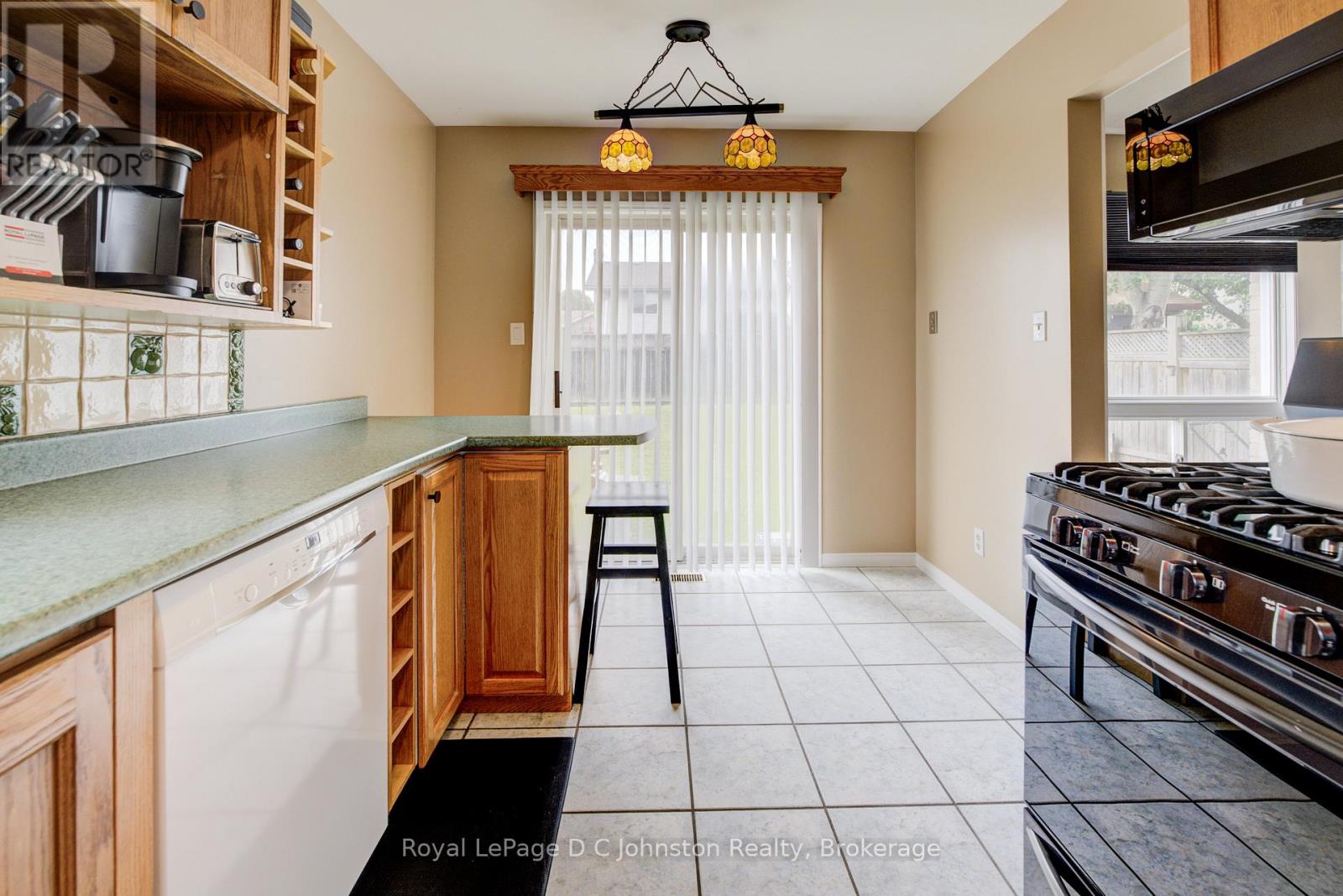 Photo 9 of 254 Scott Road, Cambridge ON