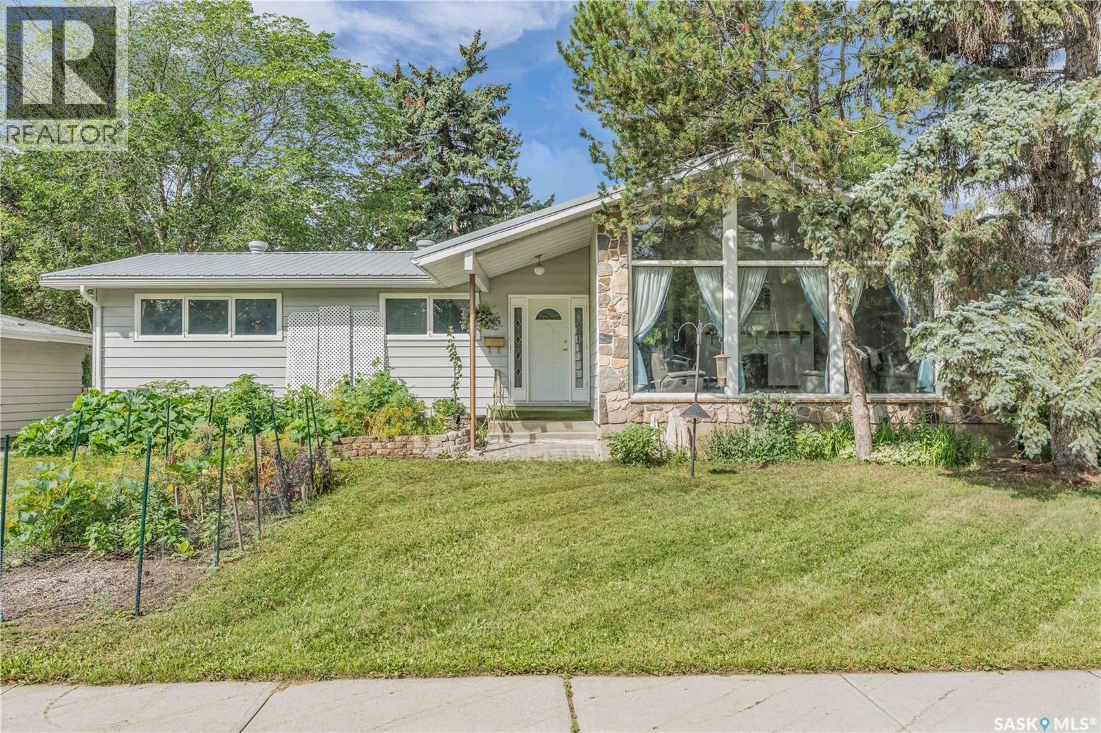 Photo 2 of 16 Massey Road, Regina SK