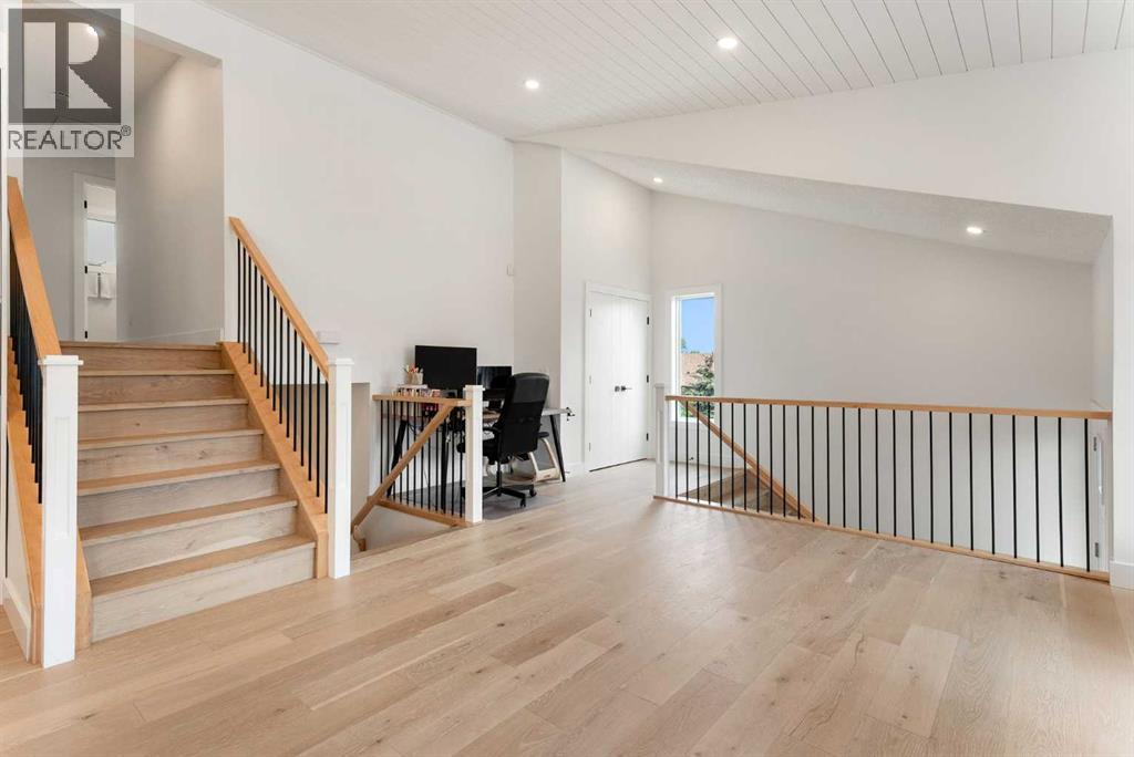 Single Family House 4 Level for Sale in  Edforth Crescent NW Edgemont Calgary 