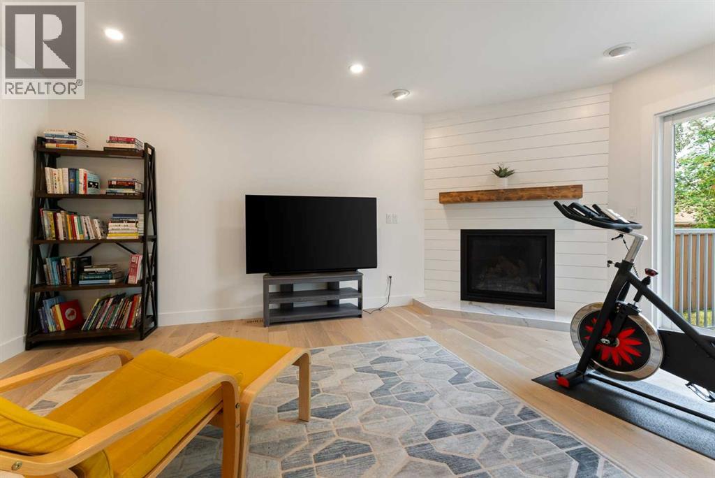 Single Family House 4 Level for Sale in  Edforth Crescent NW Edgemont Calgary 