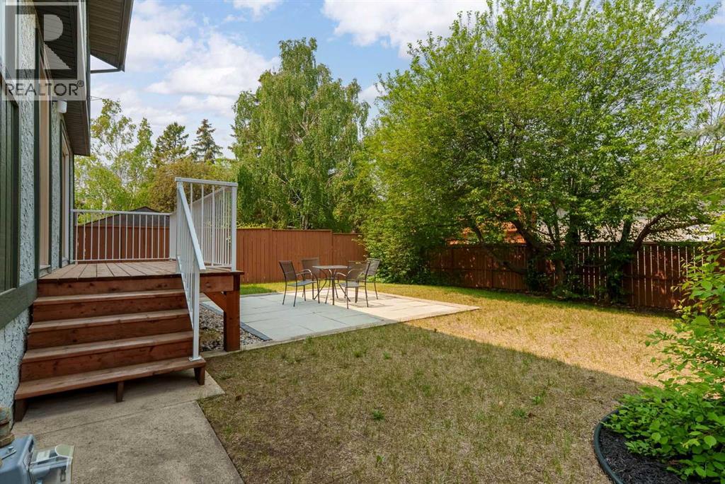 Single Family House 4 Level for Sale in  Edforth Crescent NW Edgemont Calgary 