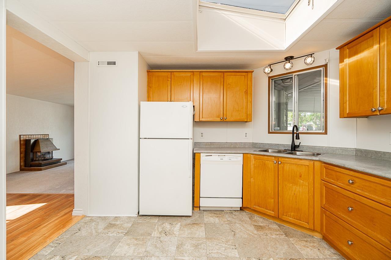 Photo 15 of 58 2303 Cranley Drive, Surrey BC