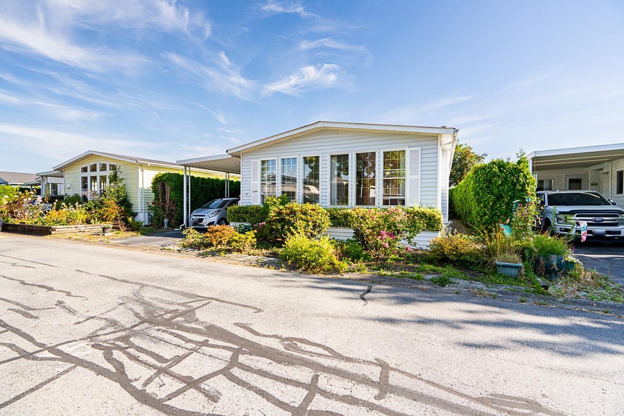 Photo 3 of 58 2303 Cranley Drive, Surrey BC