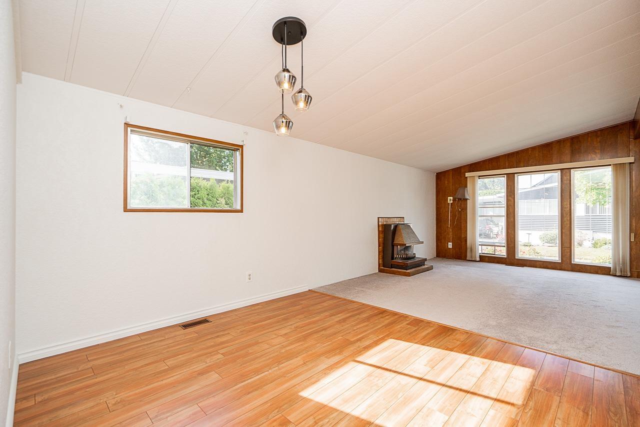 Photo 12 of 58 2303 Cranley Drive, Surrey BC
