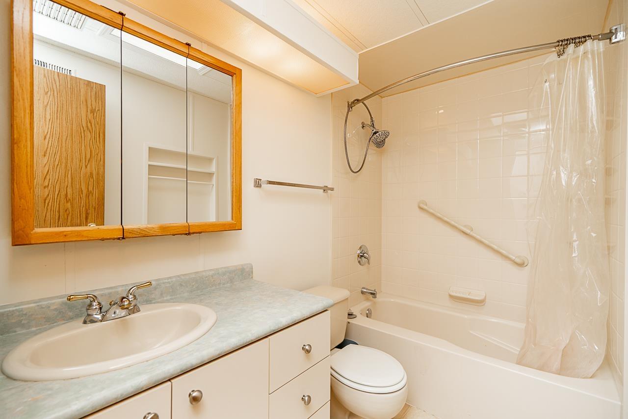 Photo 25 of 58 2303 Cranley Drive, Surrey BC