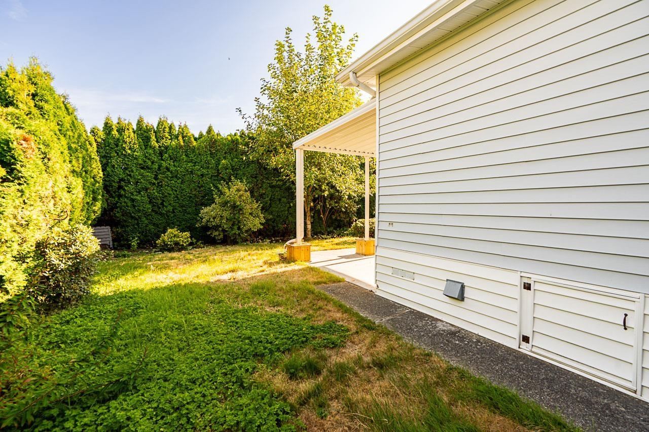 Photo 26 of 58 2303 Cranley Drive, Surrey BC