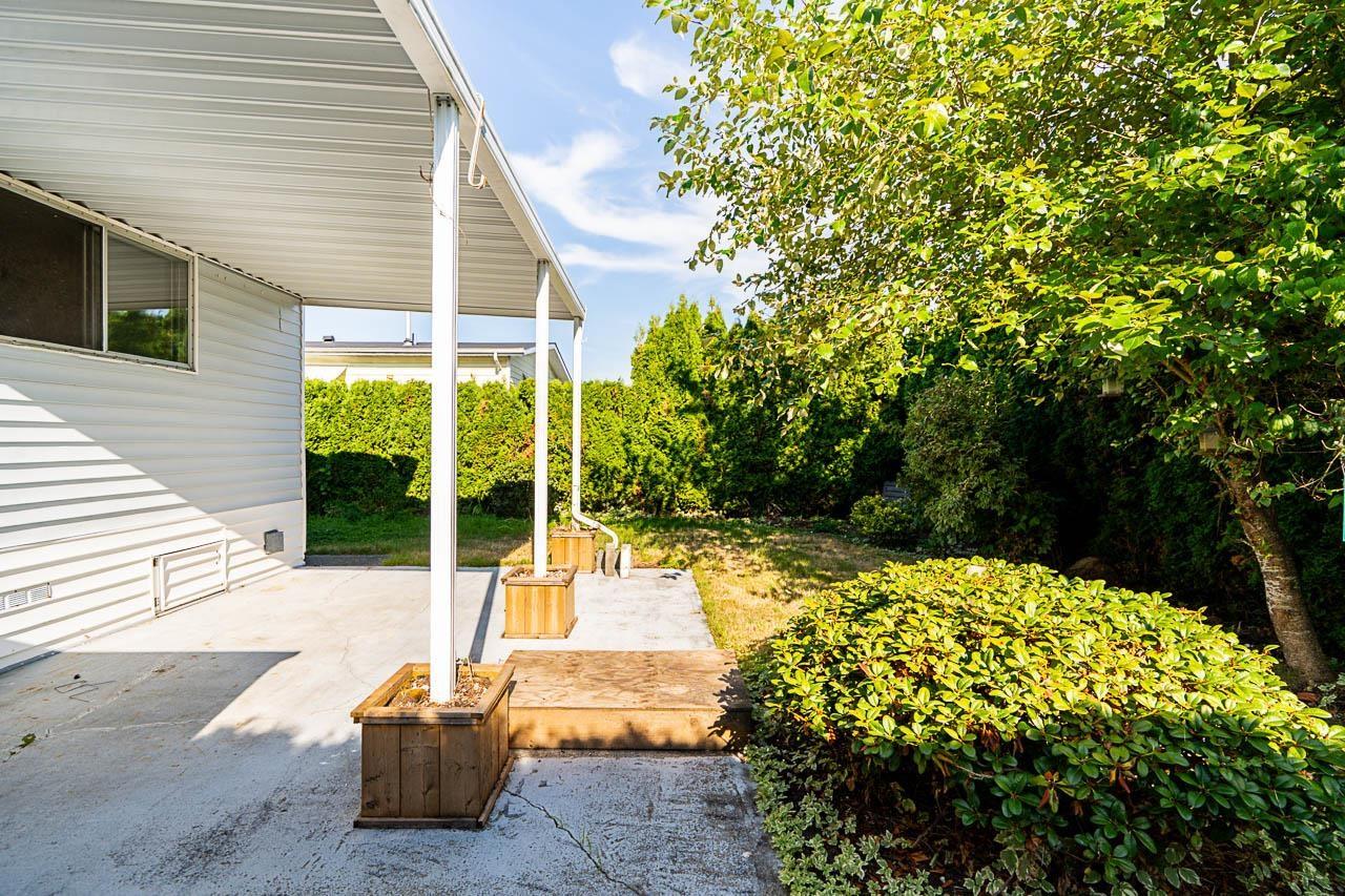 Photo 29 of 58 2303 Cranley Drive, Surrey BC