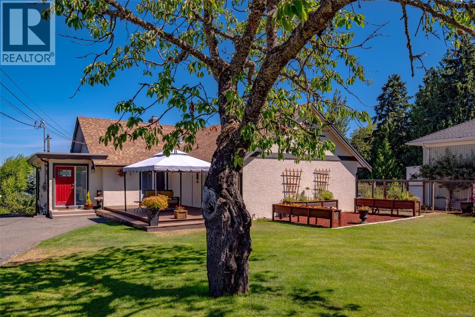 Photo 1 of 405 Heath Ave, Parksville BC