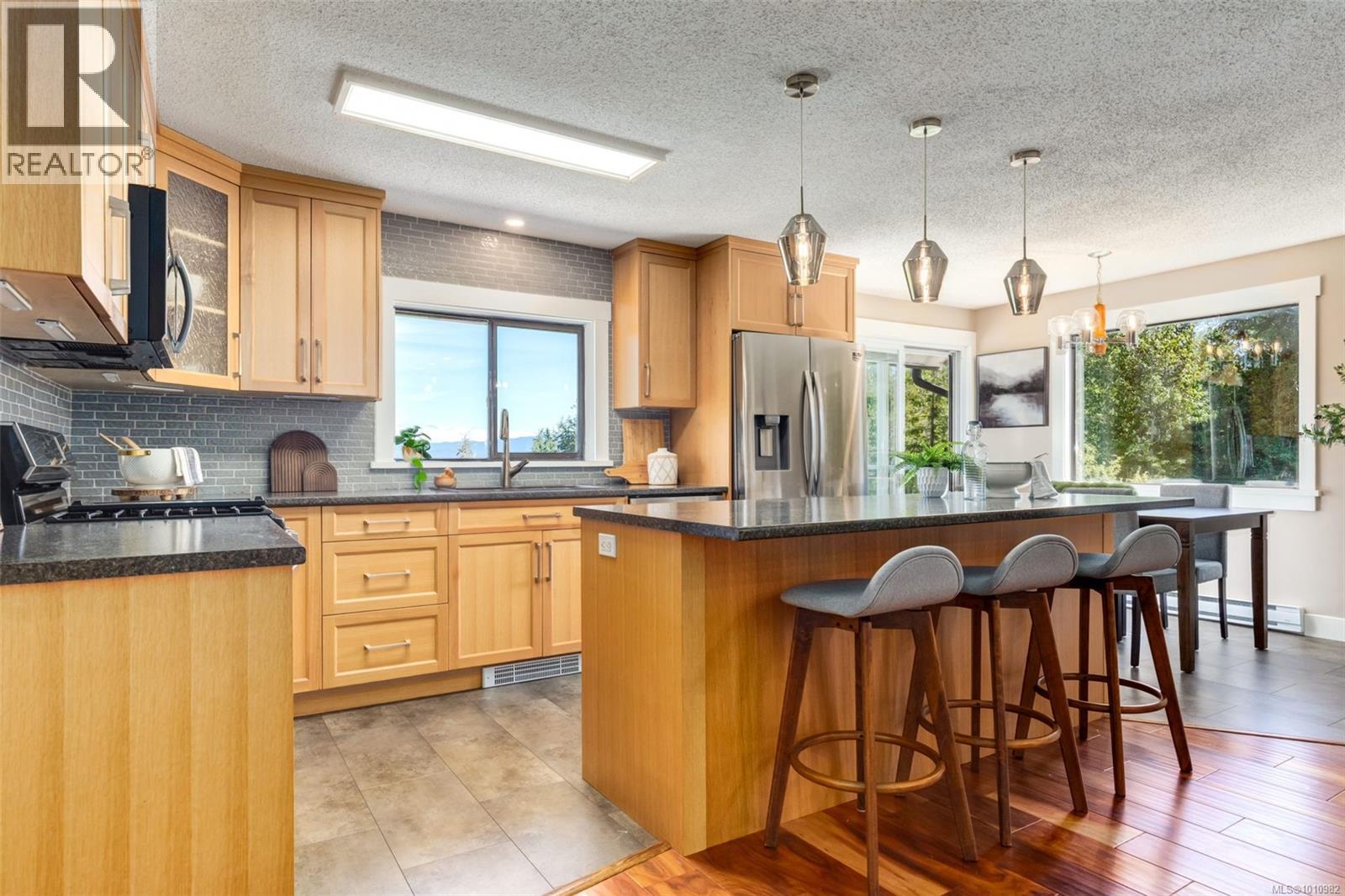 Photo 11 of 405 Heath Ave, Parksville BC