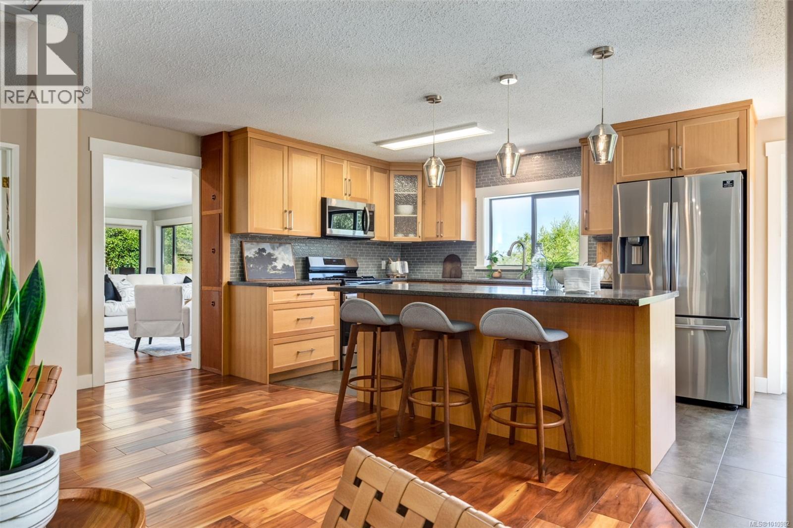 Photo 12 of 405 Heath Ave, Parksville BC