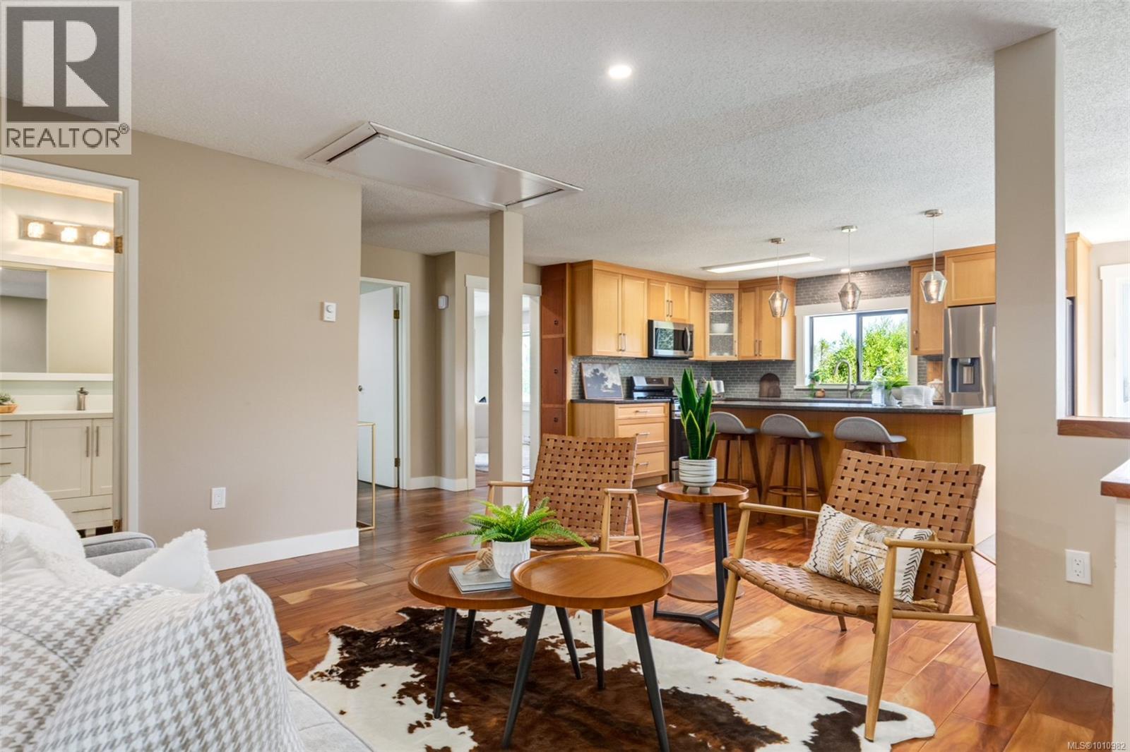 Photo 17 of 405 Heath Ave, Parksville BC