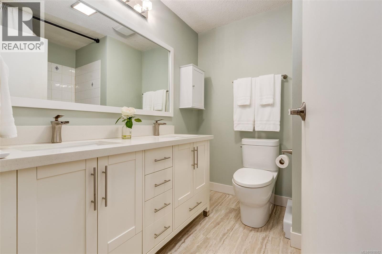 Photo 26 of 405 Heath Ave, Parksville BC