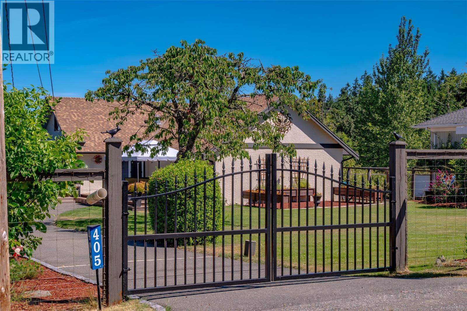 Photo 3 of 405 Heath Ave, Parksville BC