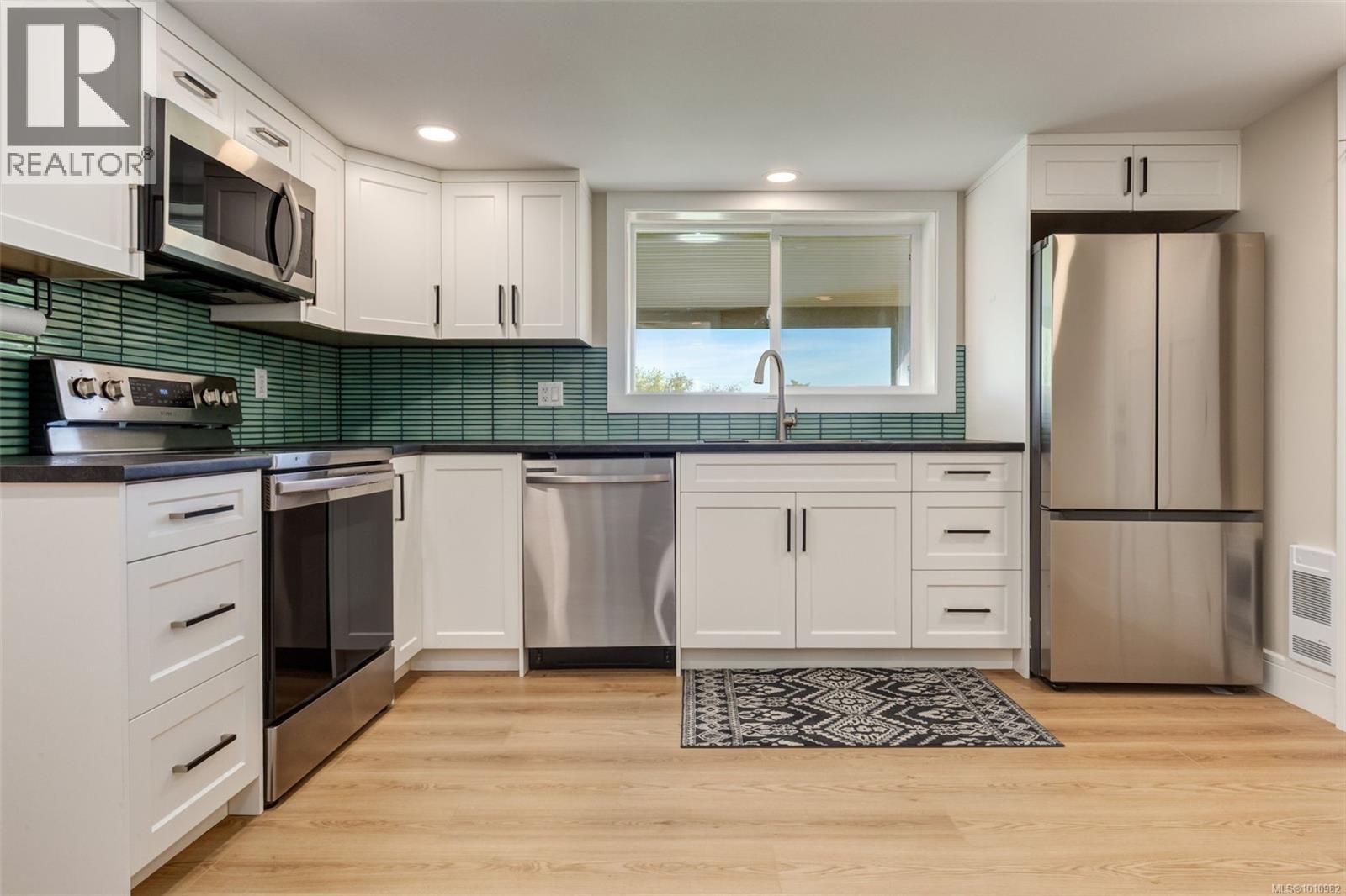 Photo 36 of 405 Heath Ave, Parksville BC