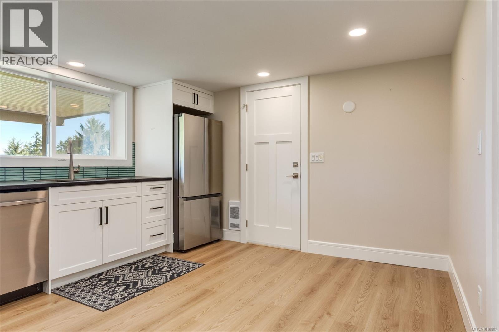 Photo 37 of 405 Heath Ave, Parksville BC