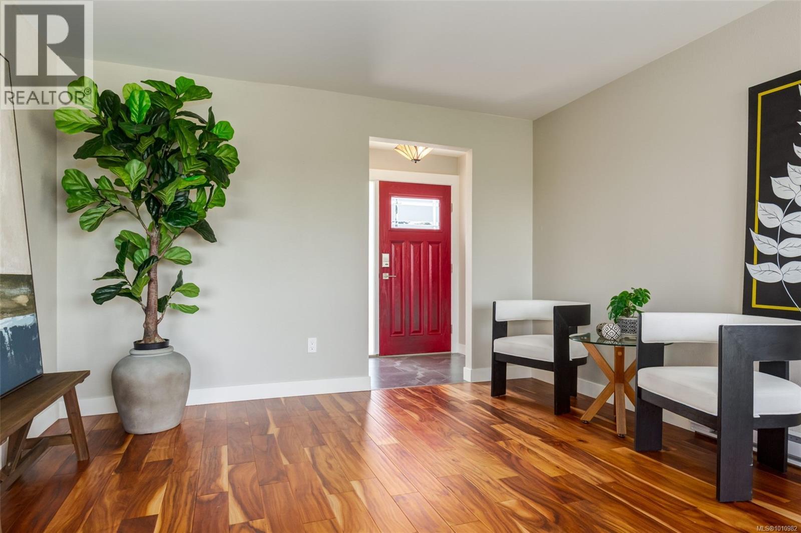 Photo 4 of 405 Heath Ave, Parksville BC