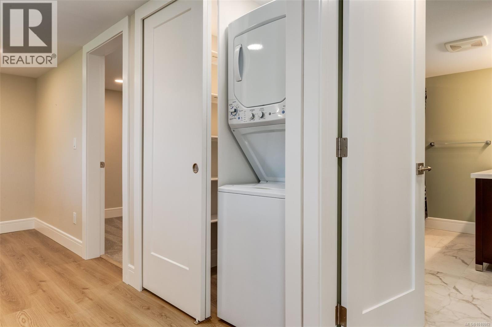 Photo 42 of 405 Heath Ave, Parksville BC