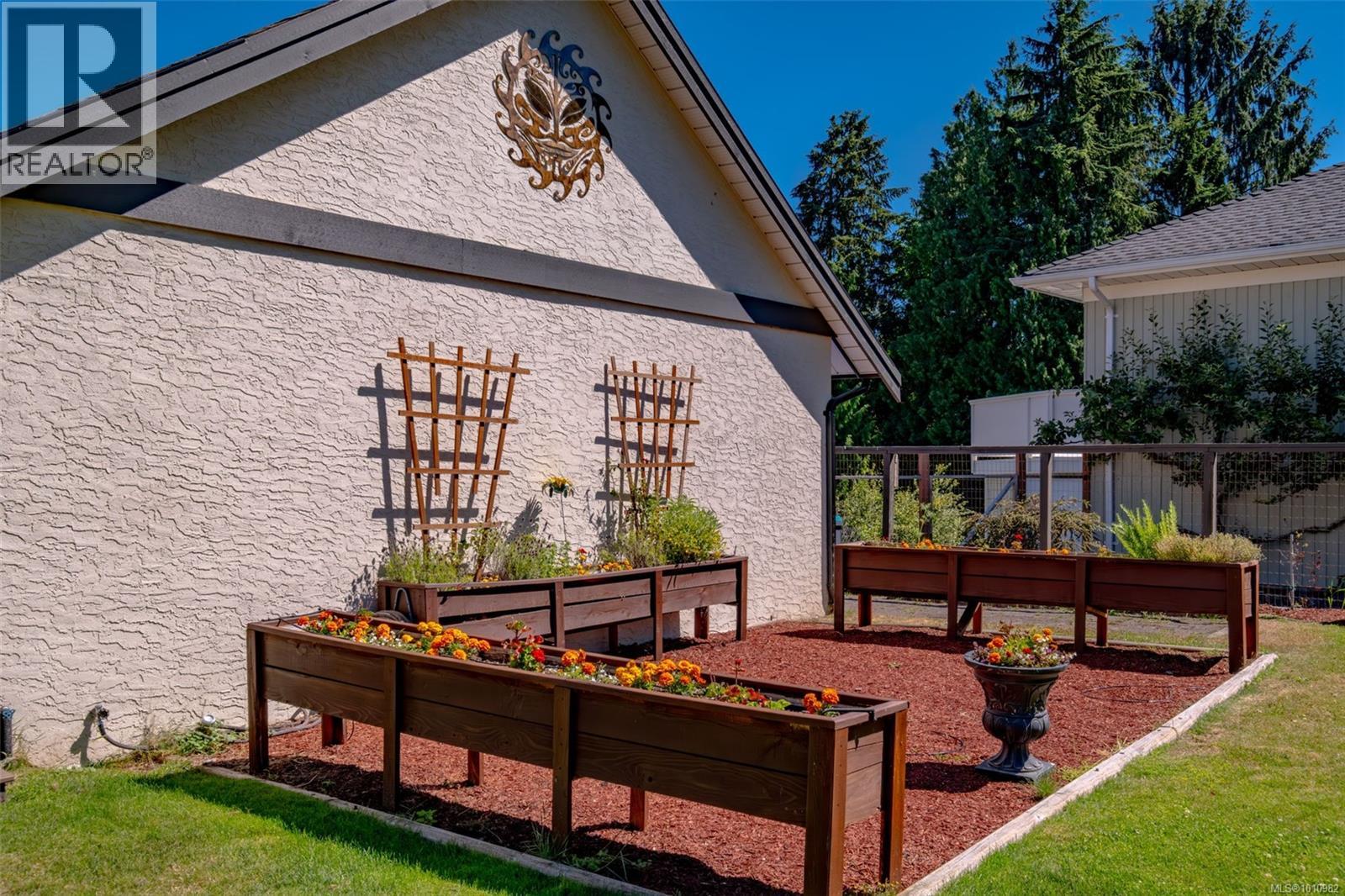 Photo 47 of 405 Heath Ave, Parksville BC