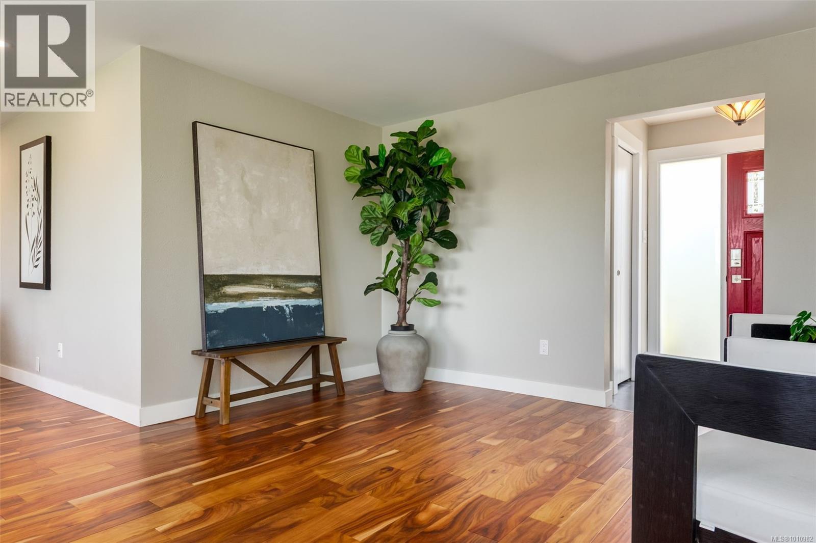 Photo 5 of 405 Heath Ave, Parksville BC
