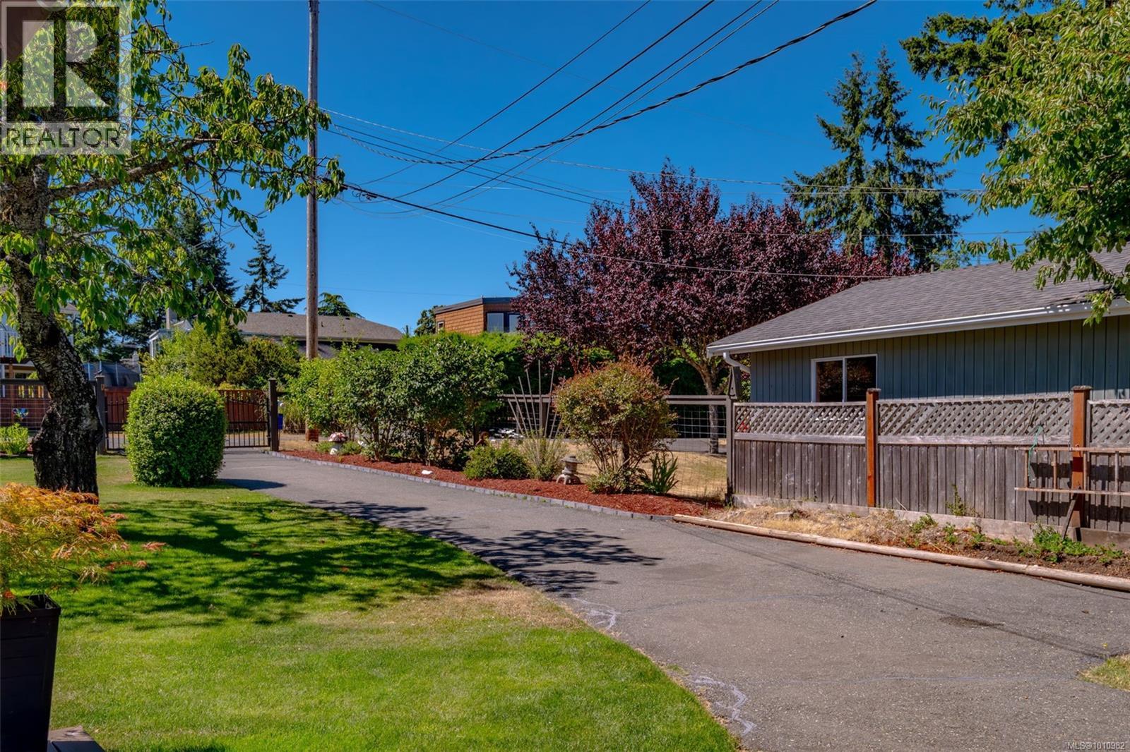 Photo 51 of 405 Heath Ave, Parksville BC