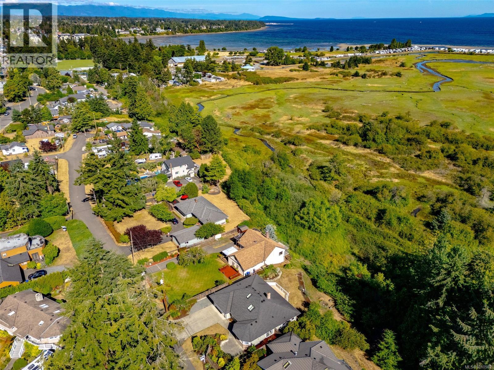 Photo 55 of 405 Heath Ave, Parksville BC