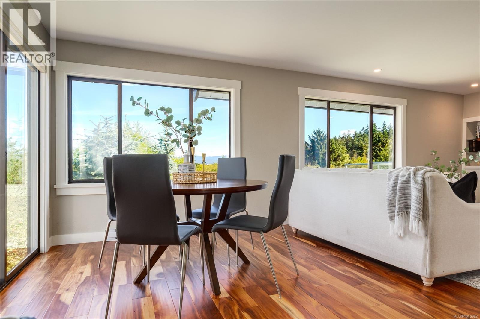 Photo 6 of 405 Heath Ave, Parksville BC