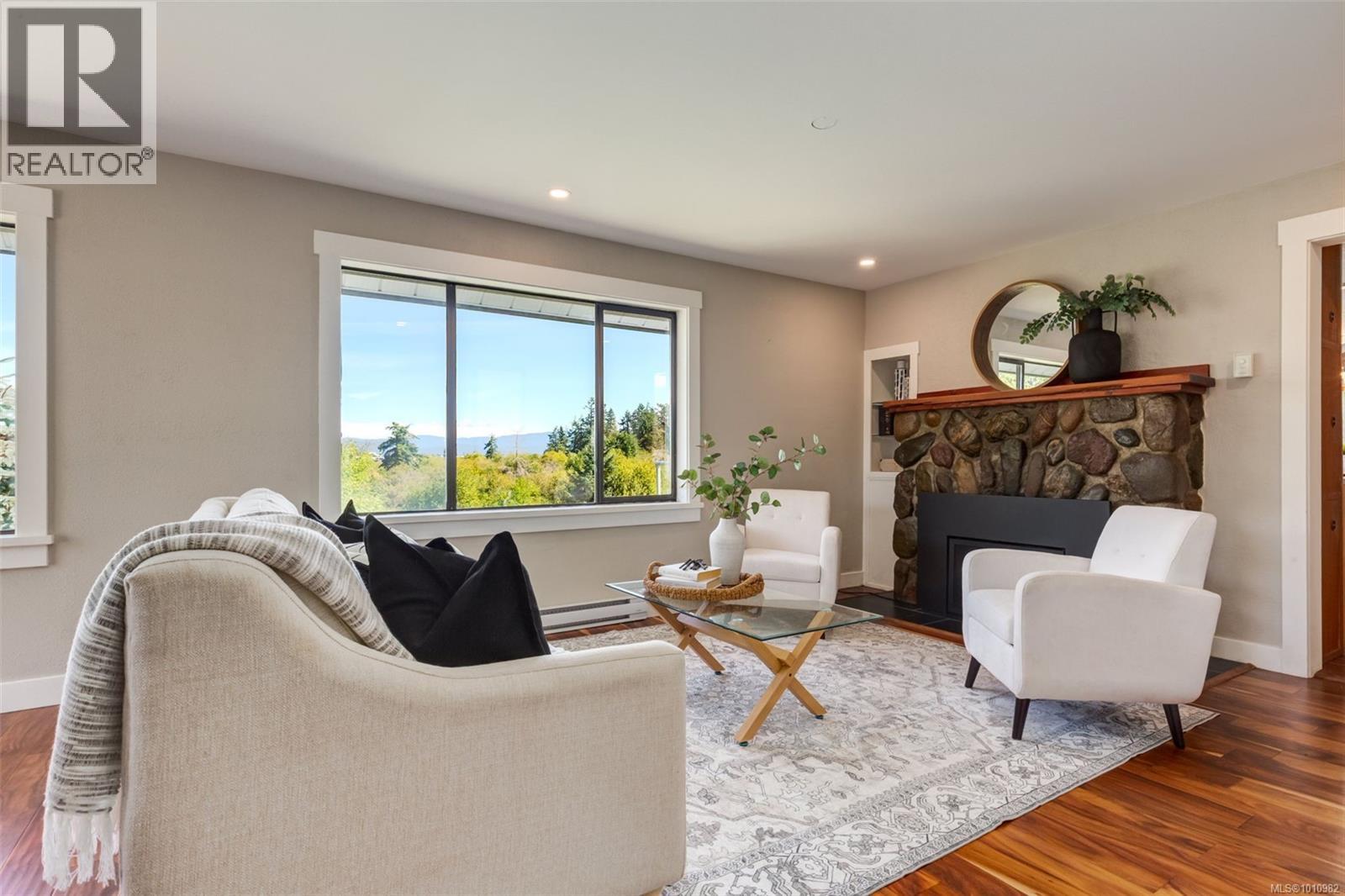 Photo 7 of 405 Heath Ave, Parksville BC
