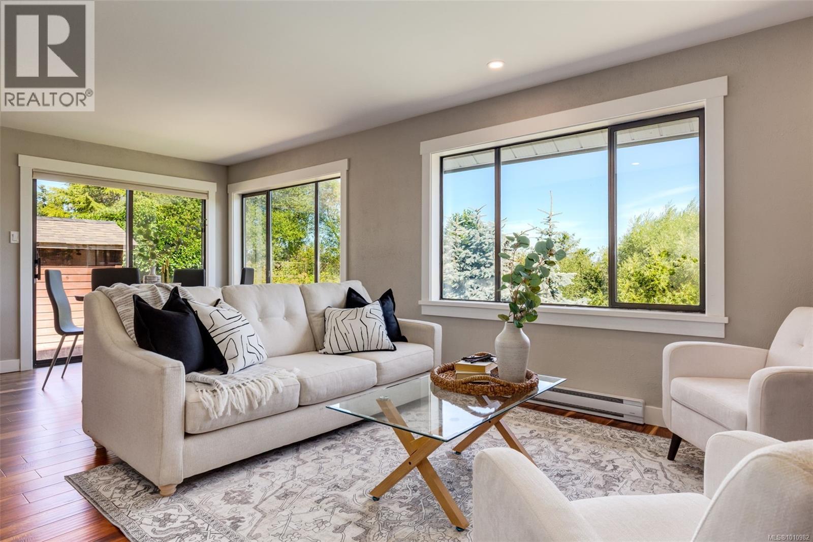 Photo 8 of 405 Heath Ave, Parksville BC