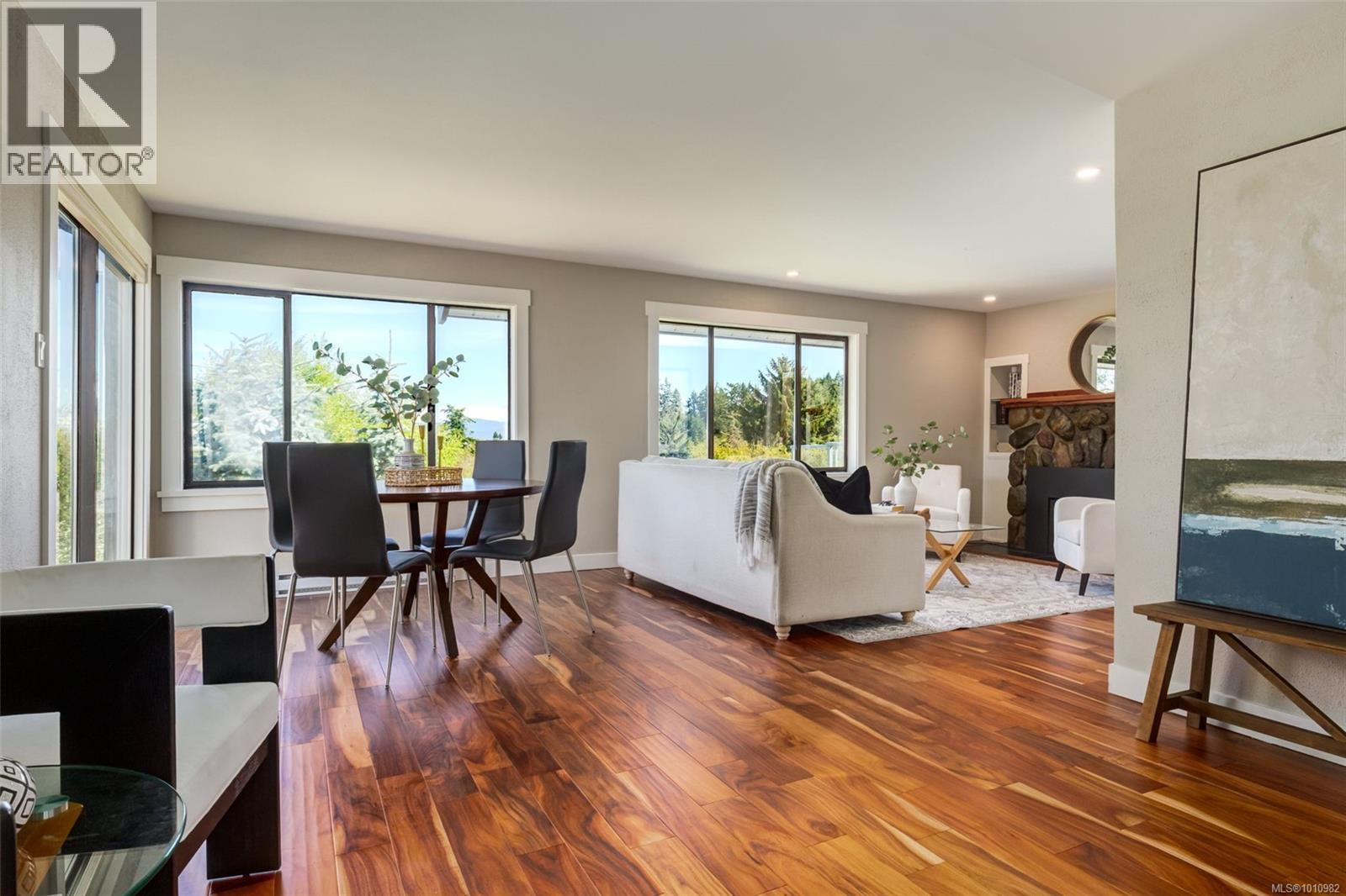 Photo 9 of 405 Heath Ave, Parksville BC