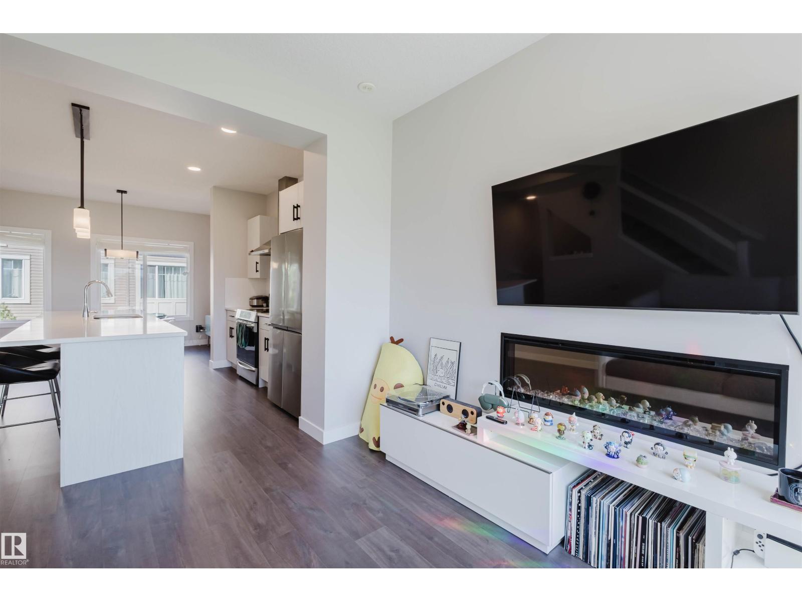 Photo 12 of 18 11373 12 Av Nw, Edmonton AB
