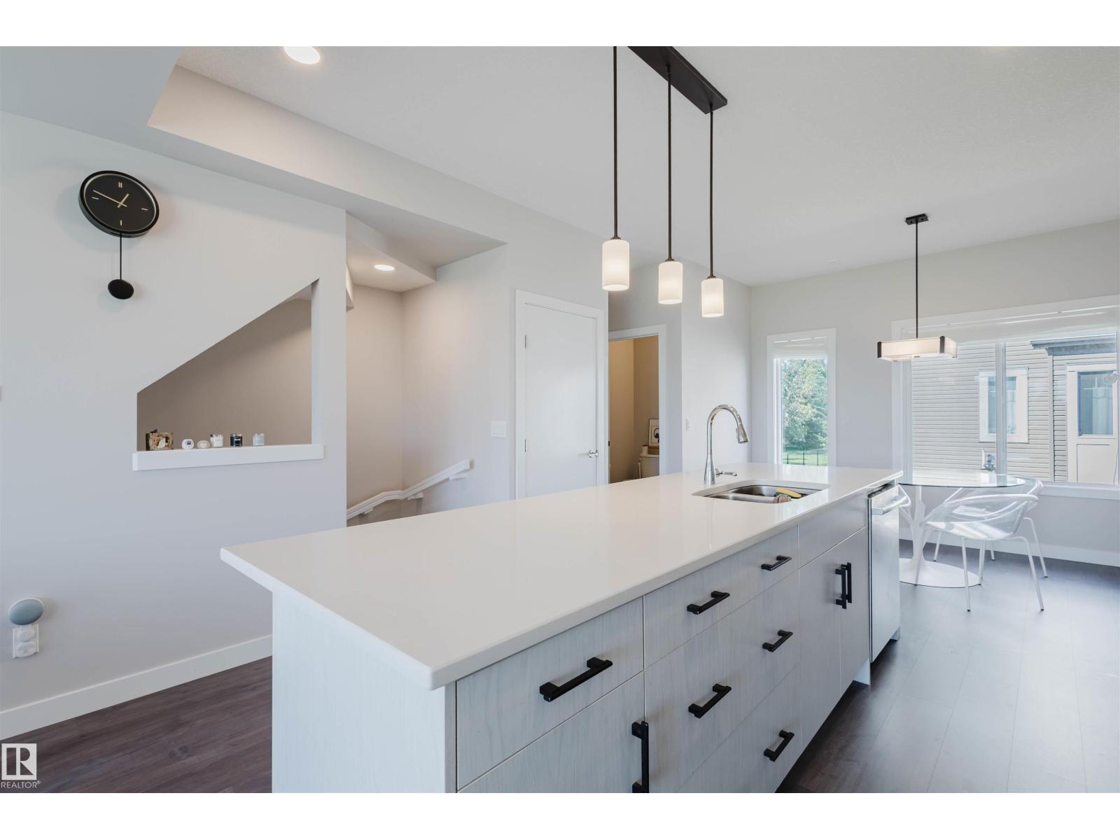 Photo 20 of 18 11373 12 Av Nw, Edmonton AB