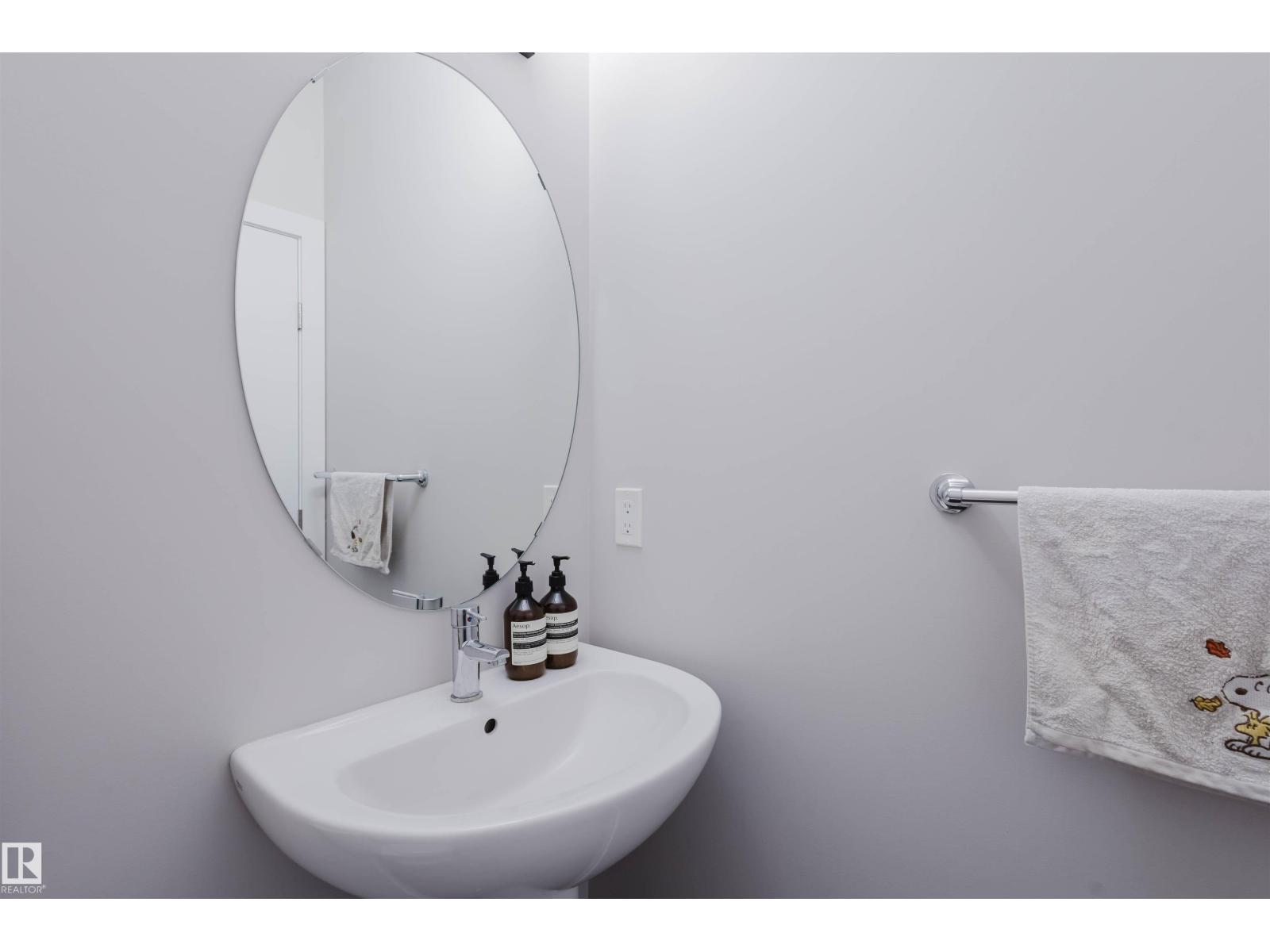Photo 25 of 18 11373 12 Av Nw, Edmonton AB