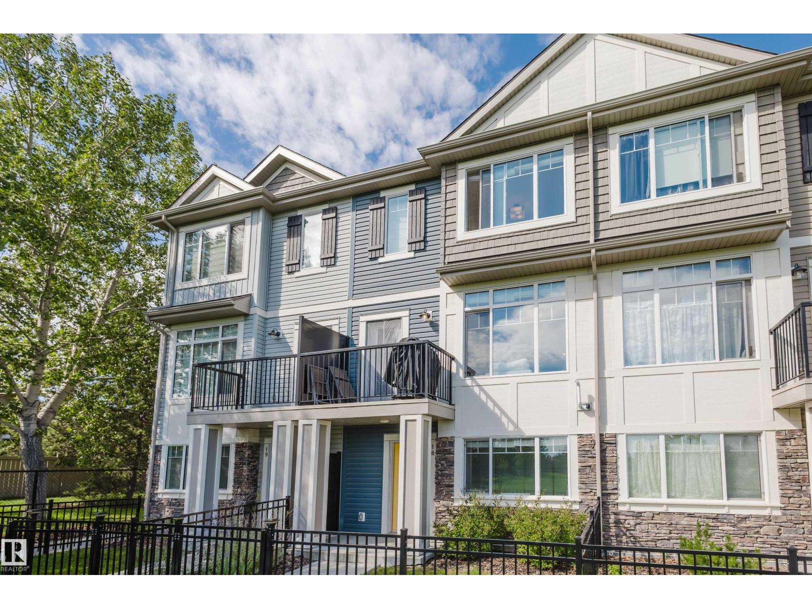 Photo 3 of 18 11373 12 Av Nw, Edmonton AB