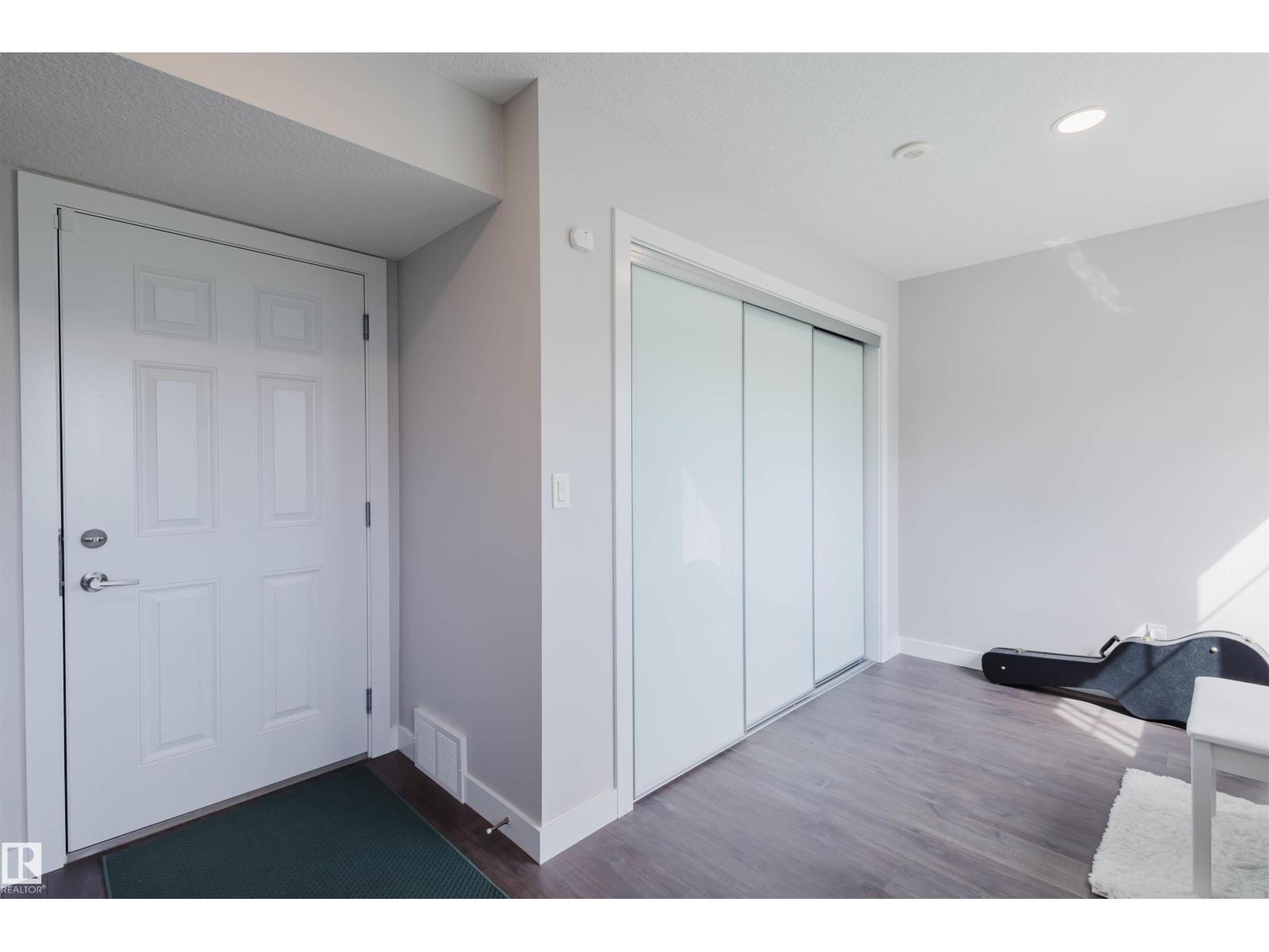 Photo 8 of 18 11373 12 Av Nw, Edmonton AB