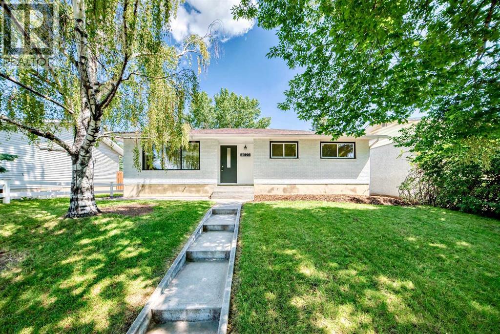 Single Family House Bungalow for Sale in  Varsity Drive NW Varsity Calgary 