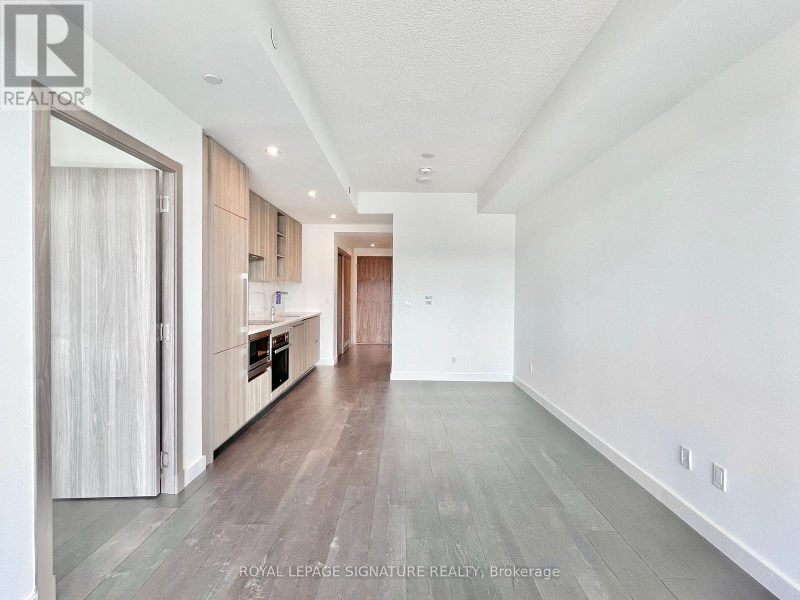 Photo 12 of 305 27 Mcmahon Drive, Toronto ON