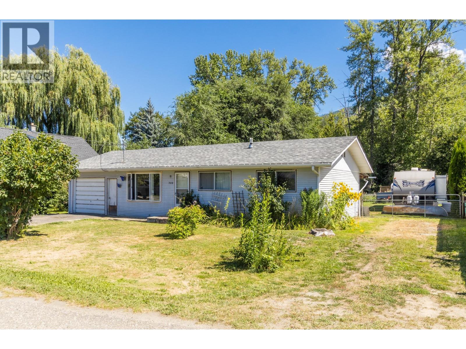 Photo 6 of 7050 54 Street Ne, Salmon Arm BC