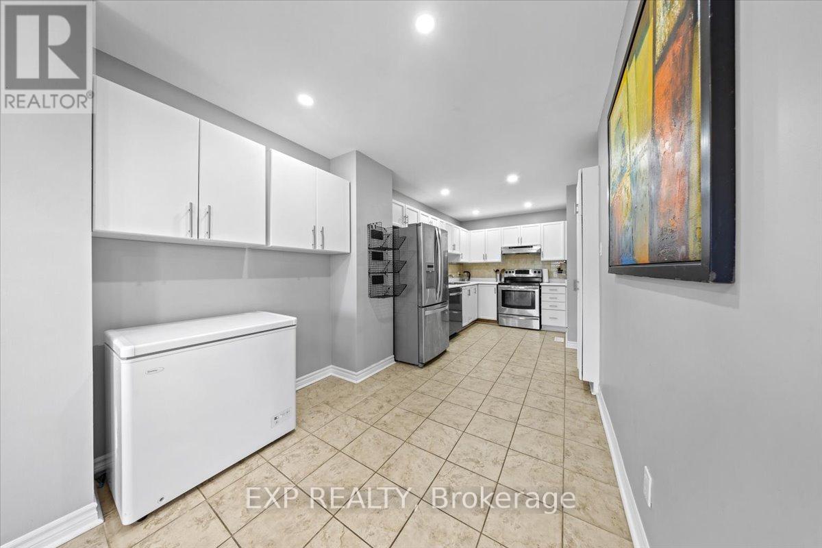 Photo 13 of 93 Cedarock Drive, Ottawa ON