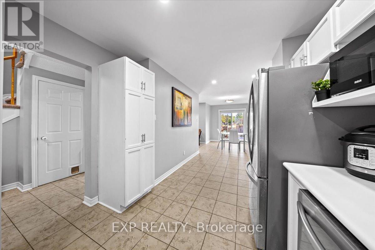 Photo 6 of 93 Cedarock Drive, Ottawa ON
