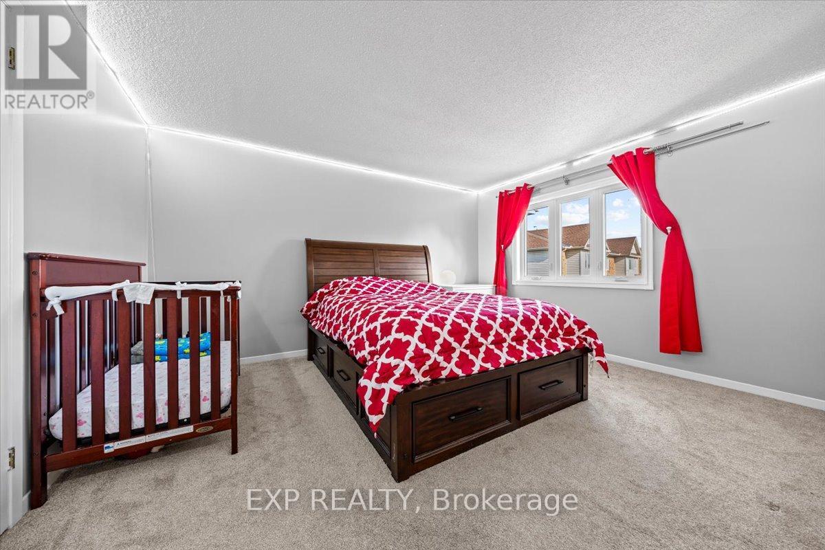 Photo 27 of 93 Cedarock Drive, Ottawa ON