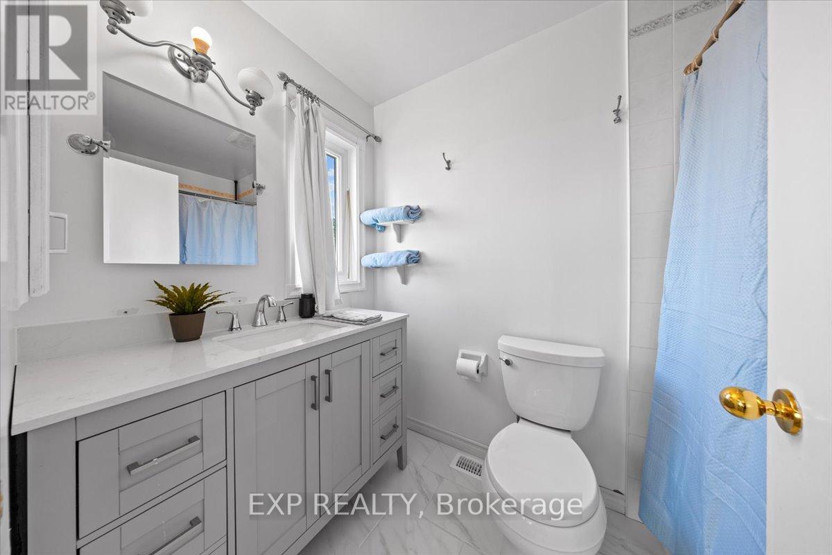 Photo 17 of 93 Cedarock Drive, Ottawa ON