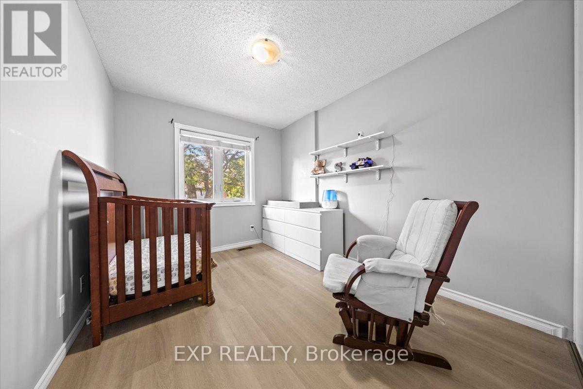 Photo 18 of 93 Cedarock Drive, Ottawa ON