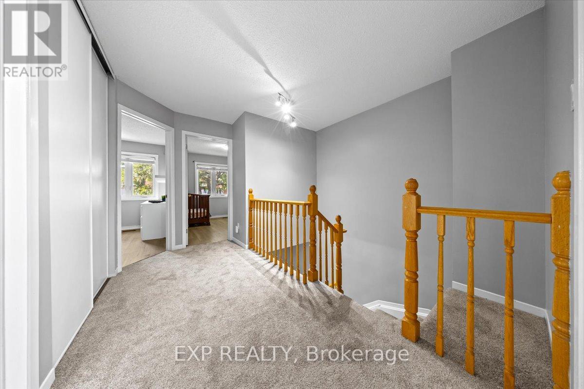 Photo 14 of 93 Cedarock Drive, Ottawa ON