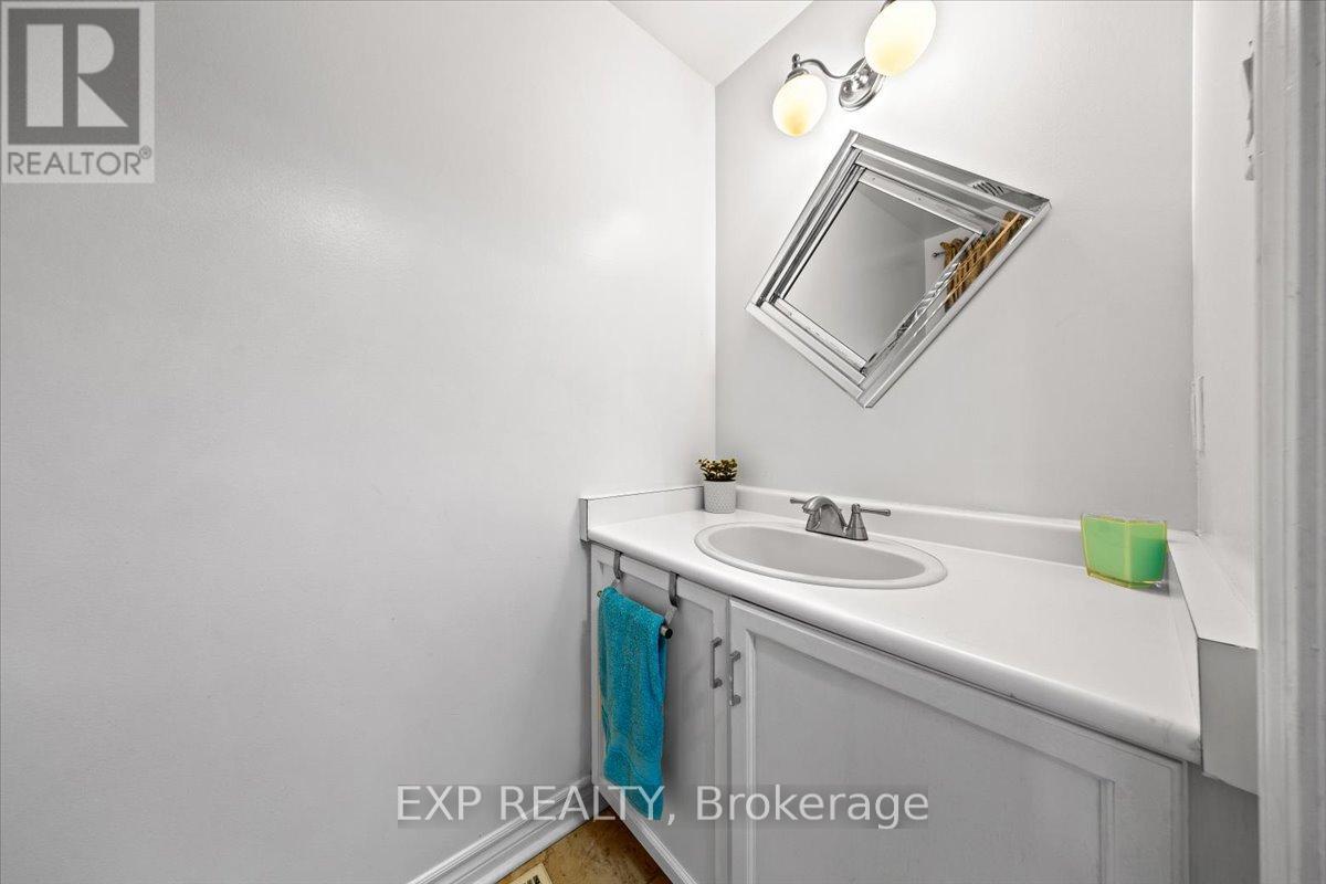 Photo 38 of 93 Cedarock Drive, Ottawa ON